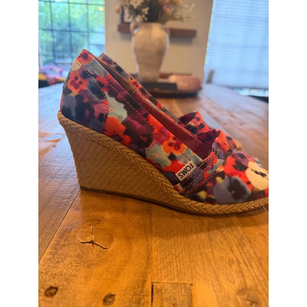 TOMS Calypso Floral Canvas Wedge Sandals Multi Color Peep Toe Espadrilles W 8.5